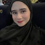 Tissa Biani Azzahra Instagram - Alhamdulillah Masya Allah, thank u Allah you have given me a chance to meet Ustadzah Dunia Shuaib in person. she has inspired us so much to always be strong and grateful 🩷 special thanks to ustadzah @okisetianadewi for helping me and tante @mulanjameela1 to take a photo with Ustadzah Dunia. 😂🙏🏻 May Allah bless us
