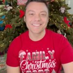 Tiziano Ferro Instagram - Il Natale della ricostruzione. Auguri di cuore amici miei! ❤️🎁 Christmas during reconstruction times. Merry Christmas my friends! ❤️🎁 La Navidad de la reconstrucción. Feliz Navidad amigos queridos! ❤️😍