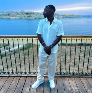 Tobi Brown Instagram - I think I’m looking more like an Uncle every day😅