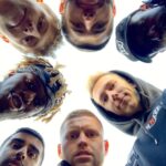 Tobi Brown Instagram - My team good, we don’t really need a mascot🤫 #sidemen8years Hall of Fame