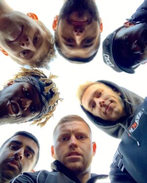 Tobi Brown Instagram - My team good, we don’t really need a mascot🤫
#sidemen8years
