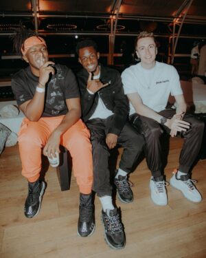 Tobi Brown Instagram - Tag that one friend who always looks at the wrong camera 🙄😂

At the @sixteenninetytwo event with @ksi and @miniminter 🤩
Thank you @sterling7 @miyamiah for having us🙏🏿
