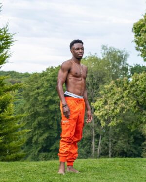 Tobi Brown Instagram - Slight Shaolin vibes…☀️🎶…
📸: @kirstylouisewells