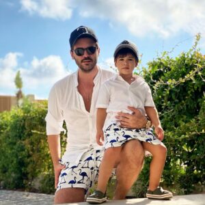 Tolgahan Sayışman Instagram - Fathers should know that sons follow their example, not advice … 🦁☀️💙