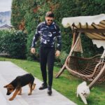 Tolgahan Sayışman Instagram - Ailemizin yeni üyeleriyle tanıştırayım sizi 🐕 Kylo ve Ren 🐶 ,henüz 2.5 aylıklar 🐾 ...