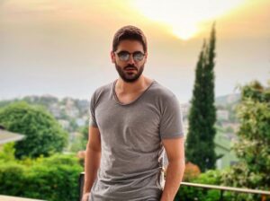 Tolgahan Sayışman Instagram - 🏡 Falan filan ...