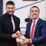 Tolgahan Sayışman Instagram - Komb historine e te cilit e kam degjuar qe ne femijeri nga gjyshja ime e ndjere, me pas per fat te mire mu desh te njihem dhe te ndaj jeten me nje vajze te ketij kombi, njerez mikeprites, me gjak te ngrohte dhe te beses. Faleminderit shqiptare qe u bete pjese e pandare e jetes time, faleminderit qe me mireprisni. Do jem gjithmone i gatshem te jap kontributin tim ne krah jush per te miren e te gjitheve. Perfitoj te falenderoj pafundesisht Ministrin e Kultures Rinise dhe Sporteve ne Kosove Z. Kujtim Gashi dhe te gjithe Kosoven qe me nderuan me Titullin “ Amabasador i kultures” ndermjet dy kombeve.🇹🇷🇦🇱🇽🇰 Samimi daveti ile beni iki ülke arasında ‘Kültür Elçisi’ olarak bu değerli göreve layık gören Kosova Kültür Gençlik ve Spor Bakanı Sn. Kuytim Gaşi‘ye ve tüm Kosovalılar’a sonsuz teşekkürler.🇹🇷🇽🇰