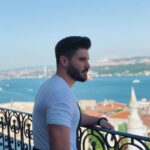 Tolgahan Sayışman Instagram - Güzel ve özel insanlara, hani vazgeçemediklerimize, saygılarımızı, sevgilerimizi gönderiyoruz. Her gününüz bir bayram olsun...