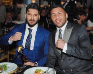 Tolgahan Sayışman Instagram - WBC de şampiyon olacağından eminim.Final maçı için şimdiden başarılar dilerim kardeşim @avniyildirim 🥊🇹🇷