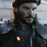 Tolgahan Sayışman Instagram - Solaklar ; Yeniçeri ocağına I. Bayezid döneminde (1389-1402) katılmış olup Fatih Kanunnamesi ile saltanat alaylarında padişahın yakın çevresinde koruma olarak yer alması öngörülmüştür.Üstün savaş yetenekleri ile Yeniçeri ocağı içerisinde ayrı bir öneme sahiptir.