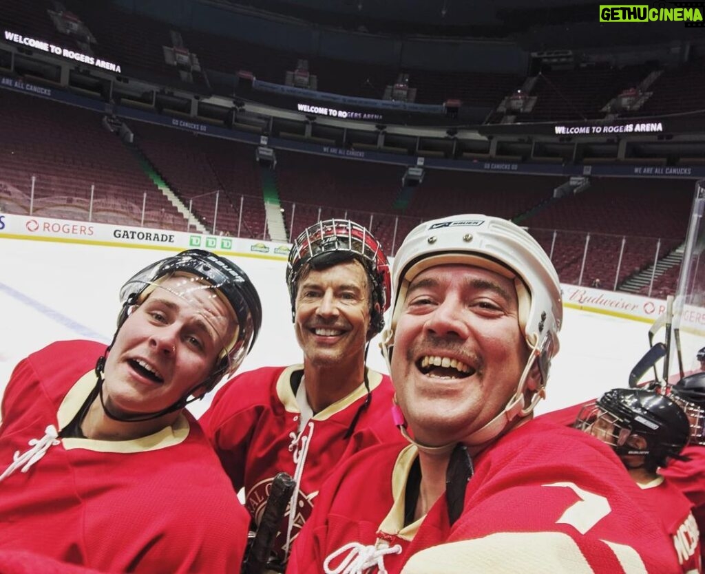 Tom Cavanagh Instagram - 🏒⚡️Old time hockey”⚡️🏒 Central City Speedsters send our thanks to @stephenamell for setting up a simply grand outing on the sheet at @rogersarena The #HansonBrothers would be proud. #theFlash #Arrow #HereWeGoBoys @justinforkheim @iso7000