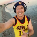Tom Cavanagh Instagram - We hear @queensgaels🏀 take the Chip! 🏀🇷🇴🏀 Congrats from @queensmbball alums on snagging the #WilsonCup ! @queensuniversity #BedlamAtTheARC 🇷🇴 @usportsca #QueensMensBasketball 🏀 @theguyfromthemeeting #ChaGheill