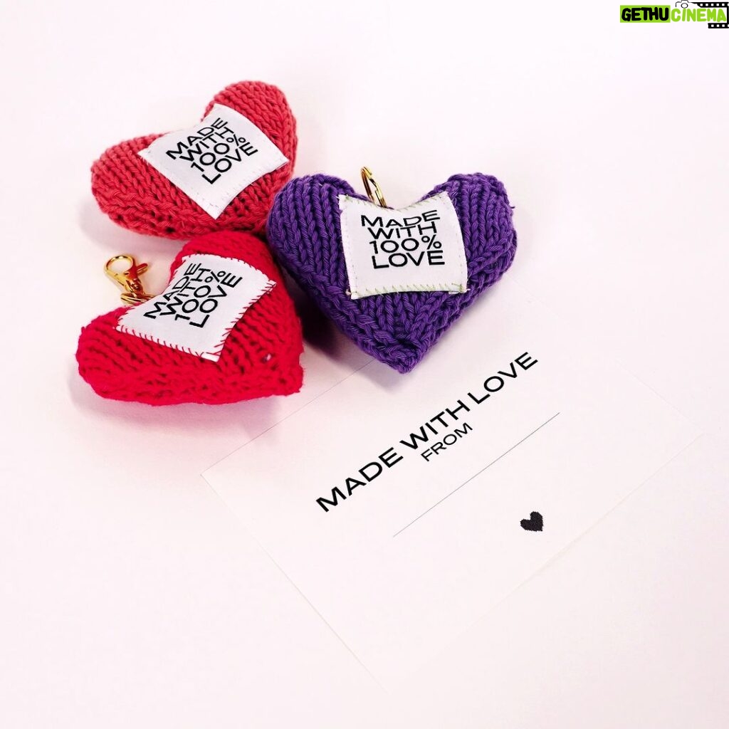 Tom Daley Instagram - Start your love affair of knitting with our NEW mini-kits, and create your own knitted heart keyring - knit for yourself or give your heart away to someone who deserves it 🧶🖤 Who will you knit yours for?