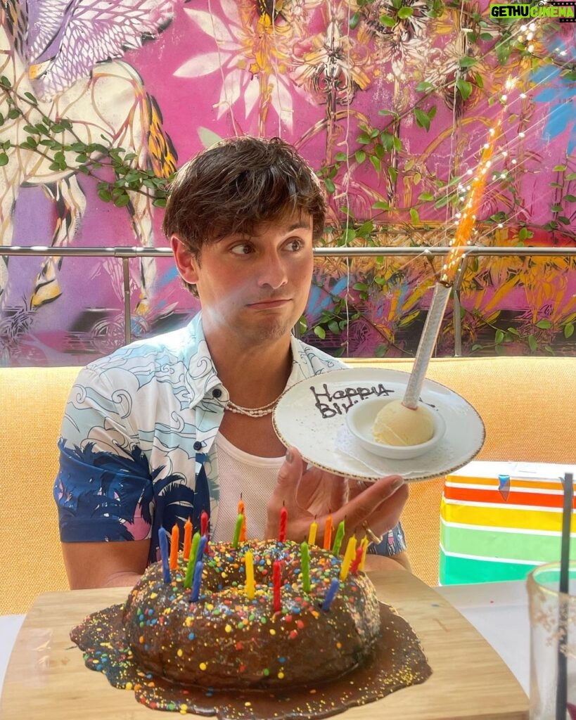 Tom Daley Instagram - 🎉I don’t know about you, but I’m feelin’ 22 (+7) 🥳 💅🏼🙈 🎂 Los Angeles, California