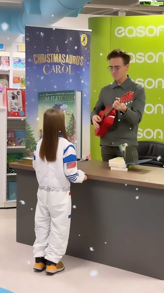 Tom Fletcher Instagram - Thanks to everyone who came out to @eason_ireland to get their copies of A Christmasaurus Carol signed today. Loved meeting you all. 🇮🇪📚🎄