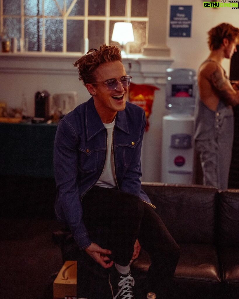 Tom Fletcher Instagram - Backstage / stage / hotel 📸 @deansherwood