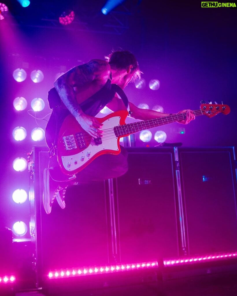 Tom Fletcher Instagram - The tour begins. Night 1 ✅ @mcflymusic 📸 @deansherwood