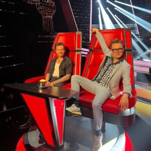 Tom Fletcher Instagram - Happy birthday to the person I’ve been standing next to for 22 years. From our parent’s living rooms to @thevoiceuk chair. What a journey mushy. @dannyjonesofficial 🤘