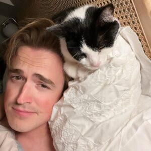 Tom Fletcher Instagram - Today we had to say goodbye to a beautiful member of our family, our cat Leia…or to use her full title - Princess Leia. I feel so lucky that we got to be the humans that shared almost 17 years of our lives with her. Not only was she an awesome companion for us, helping to teach our kids about how to be compassionate and caring with animals, she also gave blood a number of times to save other cats lives. What a hero! Thanks for all the cuddles Leia, I’ll miss you on the pillow. X