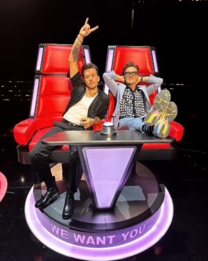 Tom Fletcher Instagram - The Voice photo dump. What an awesome few days! I’ve loved sitting in the new double chair with my co-pilot @dannyjonesofficial, next to the legends that are @realsirtomjones, @leannrimes and @iamwill. Looking forward to the next time 🤘🎤 @thevoiceuk