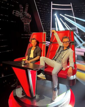 Tom Fletcher Instagram - The Voice photo dump. What an awesome few days! I’ve loved sitting in the new double chair with my co-pilot @dannyjonesofficial, next to the legends that are @realsirtomjones, @leannrimes and @iamwill. Looking forward to the next time 🤘🎤 @thevoiceuk
