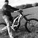 Tom Hardy Instagram - 👊🏻💥🏍🚲🚳♠️ - www.sur-ron.co.uk @surronukofficial @surron_official @reorgcharity @roguefitness @gripperjiujitsu #surron #surronlightbee