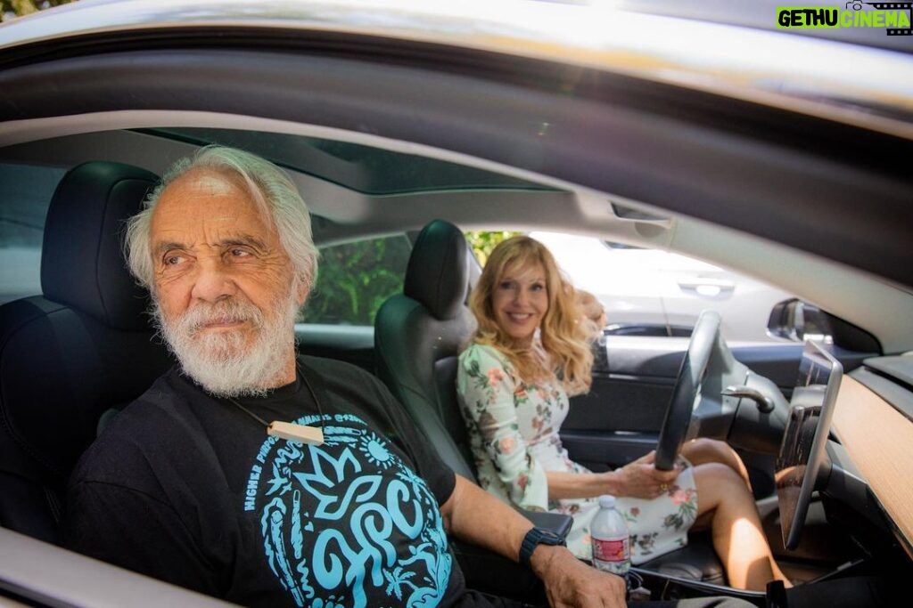 Tommy Chong Instagram - Saturday morning cruise with @funnyshelby 🚗