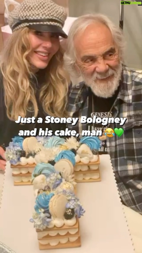 Tommy Chong Instagram - Just look at this CAKE! It’s beautiful man 🤣💚 🎂: @crumbles__patisserie