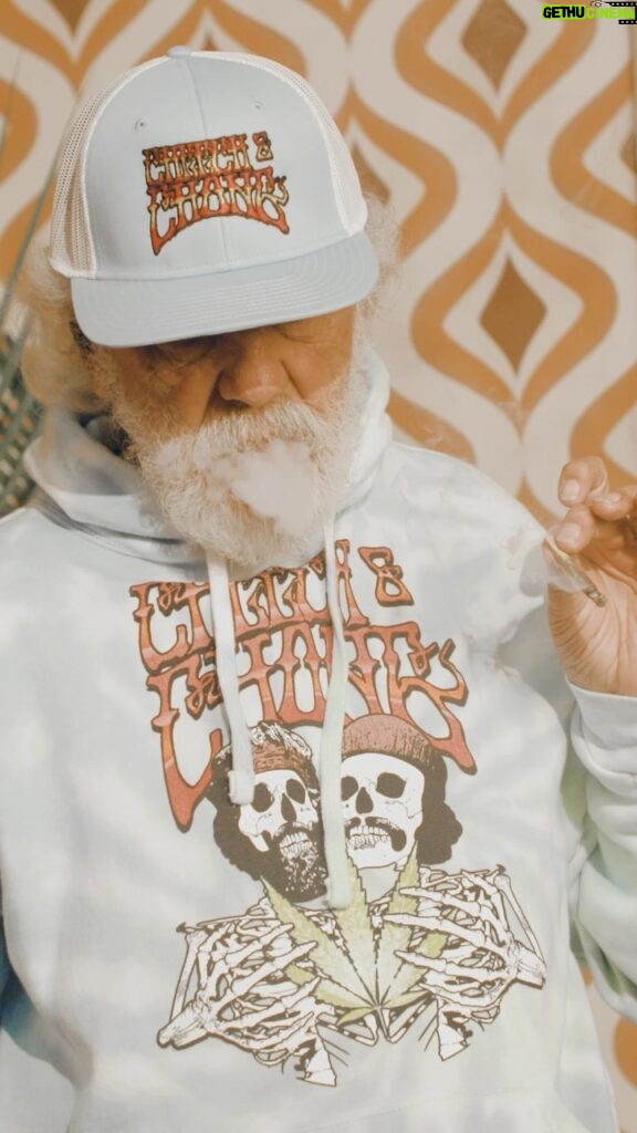 Tommy Chong Instagram - New threads…same vibes, man 💚💨 #Bowlmates