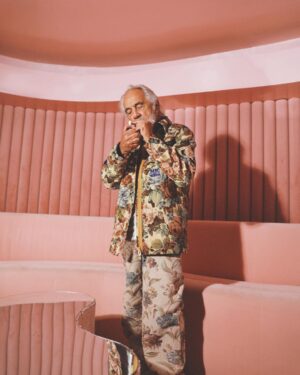Tommy Chong Instagram - Tis’ the Season 💕 #420 💨

📸: @emilyeizen