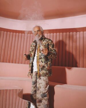 Tommy Chong Instagram - Tis’ the Season 💕 #420 💨

📸: @emilyeizen