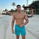 Tommy Fury Instagram - Dad bod. 🍼