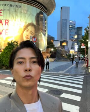 Tomohisa Yamashita Instagram - 記念に写真を撮りに行ってきました。笑

そしてこの映画、心を込めて作りました。是非、みてもらえたら嬉しいです。週末にもぴったりだと思います:)

I went to take a photo of our movie billboard. Lol

And I put my heart and soul into this film. I hope you will see the movie. I think it's perfect for the weekend:)

#SEEHEARLOVE