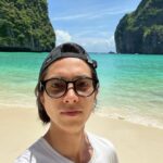 Tomohisa Yamashita Instagram - 2年ぶりくらいに少しまとまった休暇をとり、帰国前に海に行ってきました。 たっぷり充電して日本で仕事再開🔥 ただいま！！！ I took a little vacation for the first time in two years and went to the beach before returning to Japan. Fully charged and back to work🔥 It's good to be back home! #海 #夏休みの過ごし方 #summertimes @bulgari Phuket, Thailand