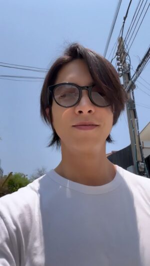 Tomohisa Yamashita Instagram - 撮影でタイにきました🇹🇭

I finally got to Thailand!
SO EXCITED!

#真夏日
#タイ料理
#好きです