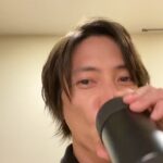 Tomohisa Yamashita Instagram - 早めに仕事が終わったから料理しながら、ビールで乾杯。来週も頑張ります！ Cheers to finishing work early today! I'm enjoying this beer while cooking dinner. Have a nice week! #おつかれ #ビール #うまい