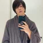 Tomohisa Yamashita Instagram - 今日も早朝から撮影です！ 朝食はバナナとおにぎりとゆで卵でした。🍌 今日も1日頑張ってきます！ 引き続き体調管理に気をつけてください！ Early morning shoot today! I had eggs, banana, and an onigiri for breakfast. I'll keep pushing forward and do my best today! Take care! #バナナ #朝食 #ゆで卵 #おにぎり