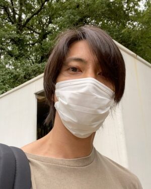 Tomohisa Yamashita Instagram - 夜の散歩と水泳で体を動かしてきました。やっぱり運動すると気持ちもスッキリ晴れますね！
そして、撮影も順調に進んでいて、今はみんなに見てもらいたい気持ちで一杯です。
I have been walking and swimming at night.  After all, exercising is key to being your best self!
Shooting is going well, and I can’t well for you all to see this.