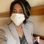 Tomohisa Yamashita Instagram - 僕の昔からの夢であるアメリカのドラマに出演させて頂きました。約10年くらいでオーディションは数えきれない程受けました。合格の電話をもらった時は涙が出るほど嬉しかった事を覚えています。そして、今までにない役で今までにない体験をさせて頂きました。そして、新しい沢山の出会いがあり、新しい世界を見させて頂きました。大きな役ではありませんが僕にとってはとても大きな大役です。 凄い方達に出会うたびに自分の小ささを痛感しますが、諦めずに挑戦を続けていきます。 I have been dreaming to take part in an American project and it finally came true. I went to a lot of auditions over the past 10years. I’ll never forget the moment I got the call from production. It's not a big role, but it's a big role for me. Every time I meet a lot of great people I realize how small I am, but i won’t give up on my development @alanpoul #tokyovice