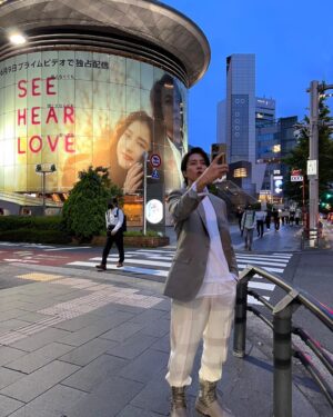 Tomohisa Yamashita Instagram - 記念に写真を撮りに行ってきました。笑

そしてこの映画、心を込めて作りました。是非、みてもらえたら嬉しいです。週末にもぴったりだと思います:)

I went to take a photo of our movie billboard. Lol

And I put my heart and soul into this film. I hope you will see the movie. I think it's perfect for the weekend:)

#SEEHEARLOVE