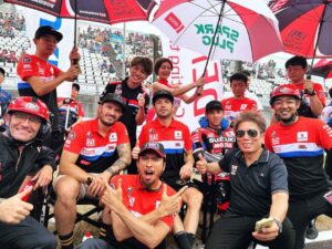 Tomoya Nagase Instagram - 2023 FIM世界耐久選手権
鈴鹿8時間耐久ロードレース 
第44回大会
@suzukacircuit_official 
@yoshimura_sert_motul_official 
@yoshimura_japan_official 
@yohei.kato.1119 
#お疲れ様でした
#8耐
#12
#スマイル