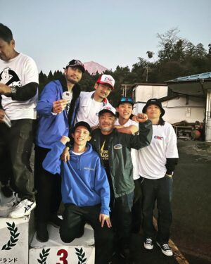 Tomoya Nagase Instagram - #BOBL
#2時間耐久レース
#初入賞
#3位
#社長
#スマイル
#以上

@yoshimura_japan_official 
@challenger_brigade 
@bobl64 
#白糸スピードランド 
#shiraitospeedland
#honda
#c100
#supercub
#チャレンジャーレーシング
#challengerracing