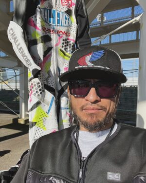 Tomoya Nagase Instagram - 関わったライダーの皆様、サーキットのスタッフやマーシャルの方々、今年もありがとうございました。
いつも後続車の方々には邪魔をしてご迷惑をお掛けしてますが一緒に走っていただき誠に感謝してます。
本物のレーサーにはなれませんが、僕には愛を伝えることができます。目的はそれだけです。以上。