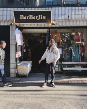 Tomoya Nagase Instagram - @berberjin_harajuku 
@berberjin1 
@yuttan1977 
#あとつげ
#ランタグ
#usna
#champion
#challenger
#古着
#ちなみに
#僕の物ではありません