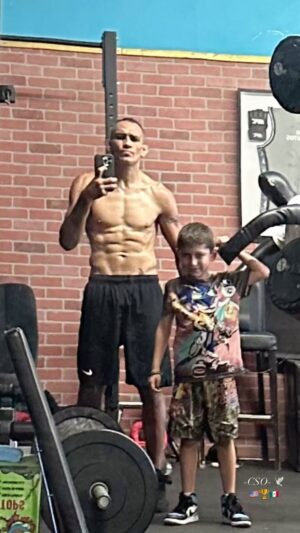 Tony Ferguson Instagram - “Man Cannot Discover New Oceans 🌊 Unless He Has The Courage To Lose Sight Of The Shore” Have A Great Week Crew🍃 -Champ 👨‍👦 -CSO- 🇺🇸🏆🇲🇽 # IIBEonPoin✝️ Armand🏈Anthony w/ The Assist 🏋️‍♂️ Thanks Kid ❤️‍🩹