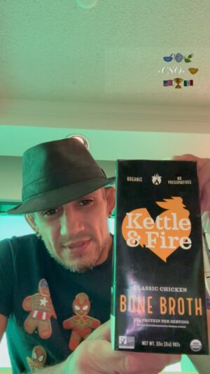 Tony Ferguson Instagram - Crew🍃 If It’s Your Bag Check Out @kettleandfire Bone🍖Broth 📖 You Heard @danawhite Talking🗣️About It, I’ll Be Trying Right After Fight Week 💯45 Calories, 1g of Carb, 0 Fat g’s & 10g of Protein To Help Make Your Cut Like The Pro’s Do ❤️‍🩹 Get Some Crew🍃- Champ 🎩 -CSO- 🇺🇸🏆🇲🇽 # UFC🔥296 @kettleandfire 🤝 # Baker’s👨‍🍳Man