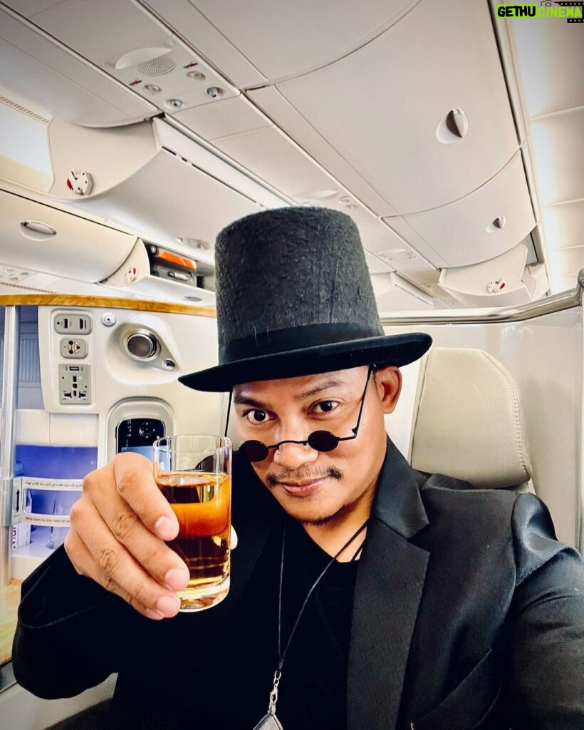 Tony Jaa Instagram - Bangkok to Dubai 🙏