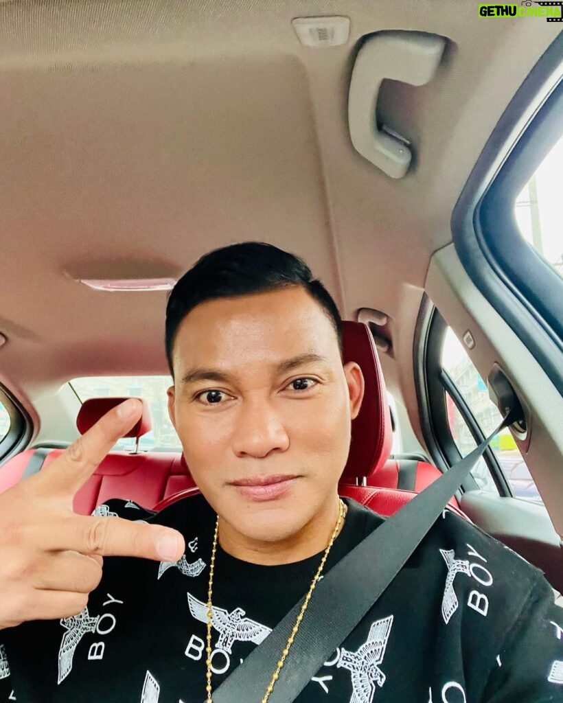 Tony Jaa Instagram - Have a great day 🙏🙏🙏