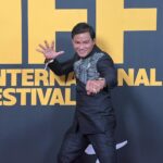 Tony Jaa Instagram - ขอบคุณชุดผ้าไหมไทยสวยๆ @varichsuit ผ้าไหมไทย เอกลักษณ์ไทย ภาคภูมิใจสุดๆครับ Varich Suit from the Vanus Couture. #varichsuit