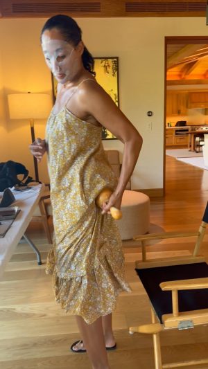 Tracee Ellis Ross Instagram - Y’all think this sh*t is a game?!? 😂😂 thank you @olfaperbalparis for these torture tools that seem to lift and smooth this 50 year old kit